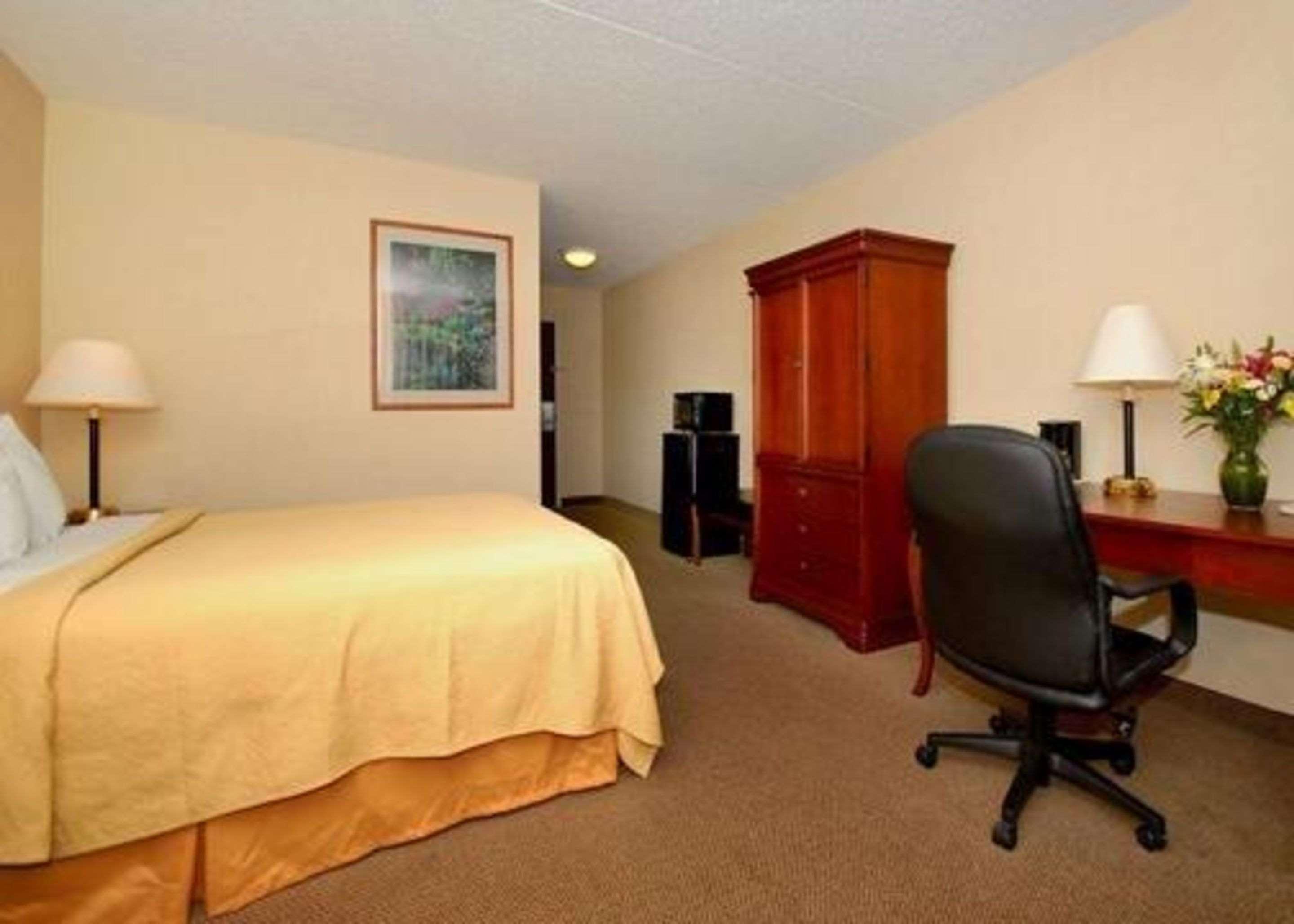 Quality Inn & Suites Дэнвилл Экстерьер фото