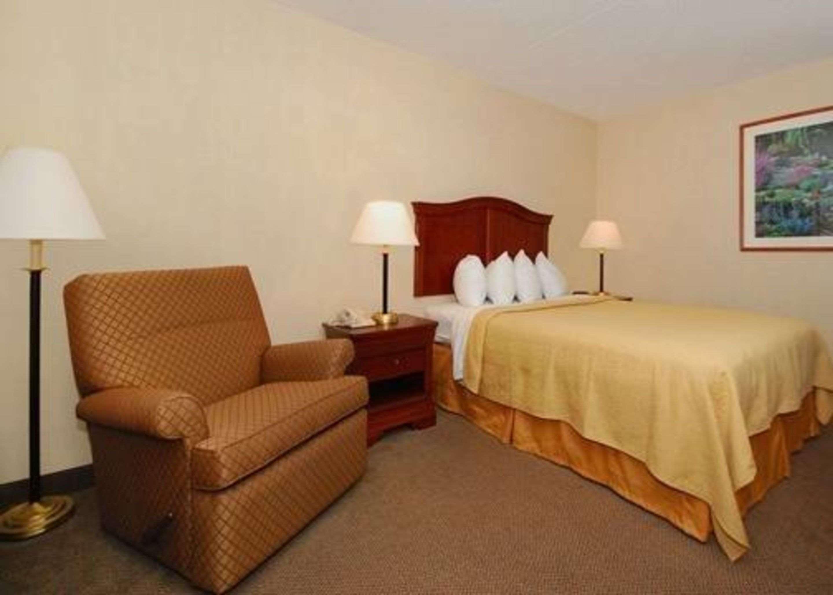 Quality Inn & Suites Дэнвилл Экстерьер фото