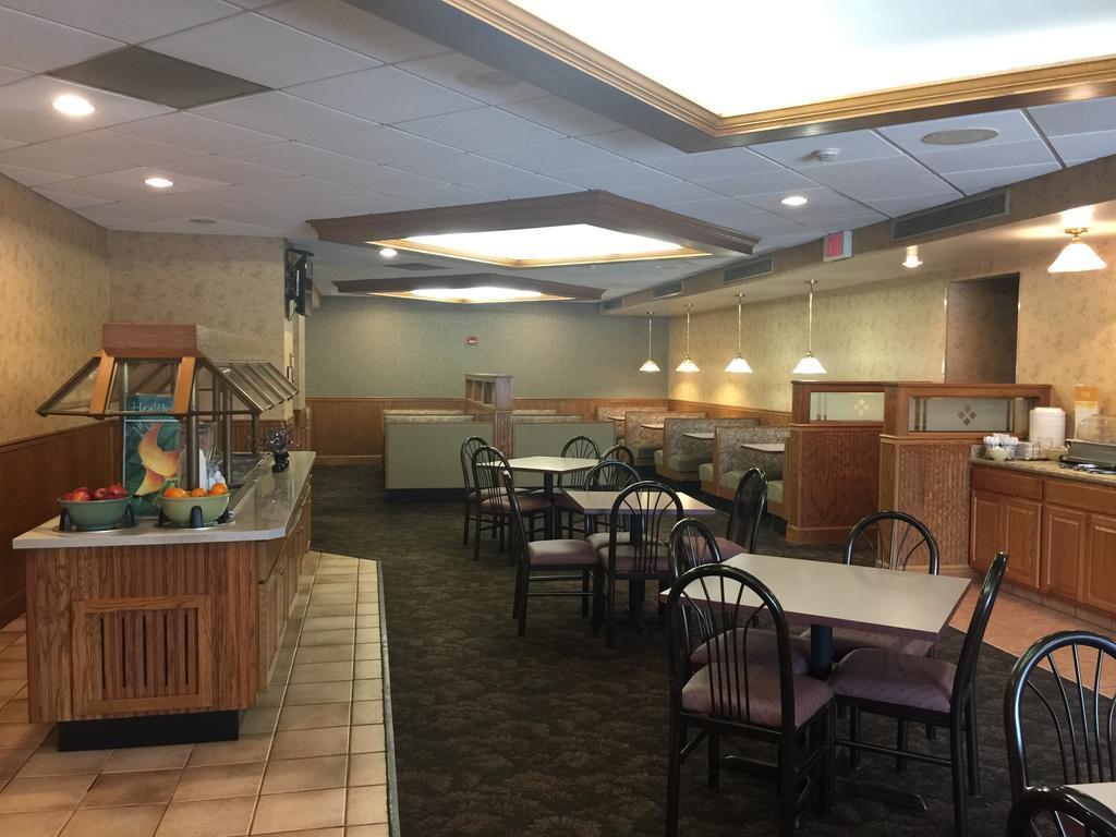 Quality Inn & Suites Дэнвилл Экстерьер фото