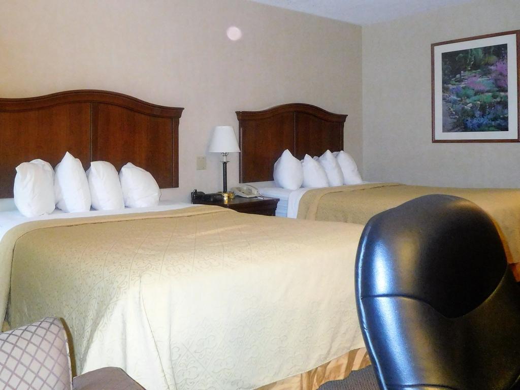 Quality Inn & Suites Дэнвилл Экстерьер фото
